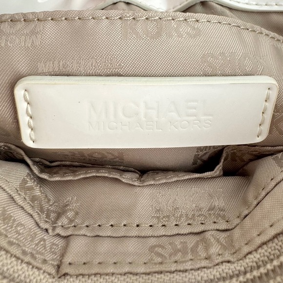 Michael Kors Jet Set White Embossed Monogram Gold Chain Shoulder Bag - Picture 9 of 11